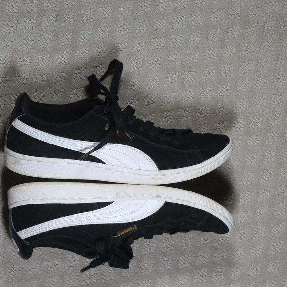 Puma Size 9 Black Suede with White Stripe and Gold Logo - Picture 5 of 9